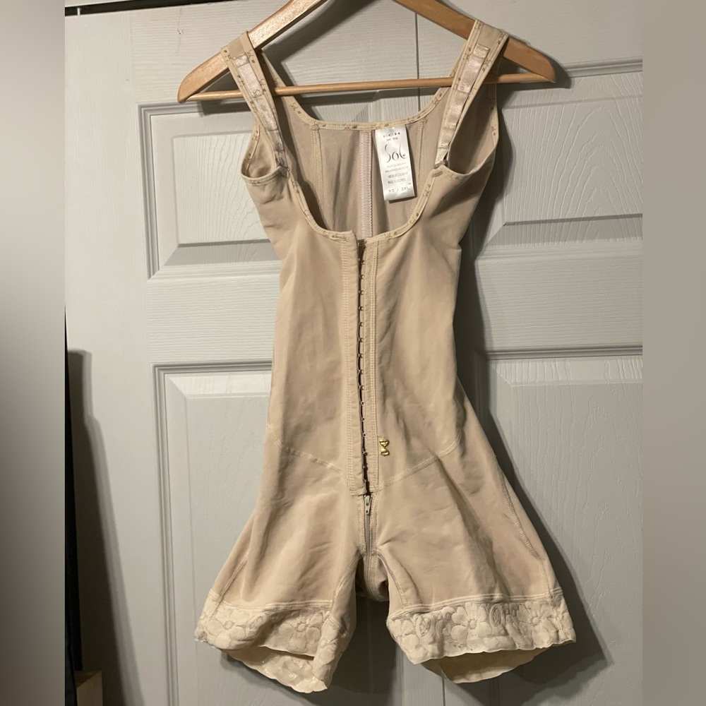 Sol Faja hour glass style size xs-2x bottom, with zipper crotch area ,worn once